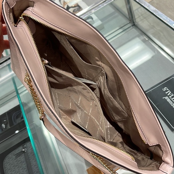 MICHAEL KORS
Jet Set Medium Front Zip Pebbled Leather Chain Tote 
Powder Blush - Picture 10 of 16